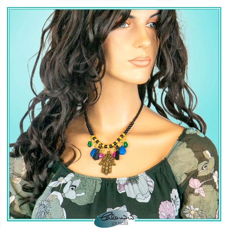 Collana etnica colore onice con inserti e ciondolo mano di Fatima